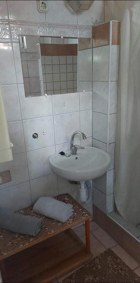 Отель Badacsonyi Pihenes Privat Berlemeny Бадачоньтомай Экстерьер фото